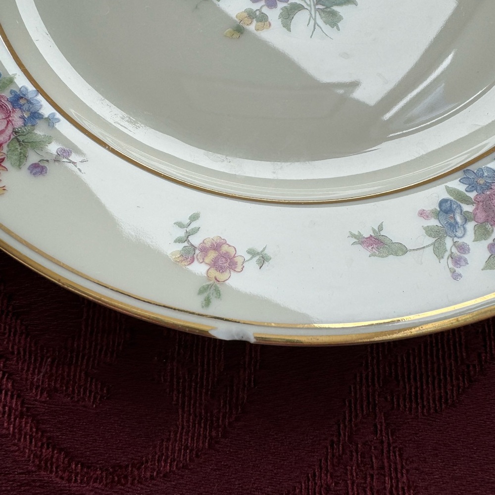 Queen’s Rose Salad Plates - Picture 6 of 7
